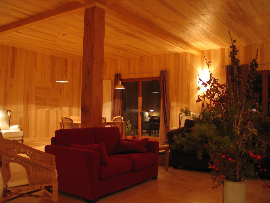 Maison Rouge Plan d'Aups Luaran gambar