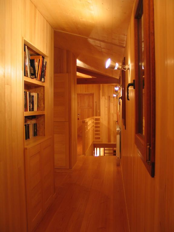 Maison Rouge Plan d'Aups Luaran gambar